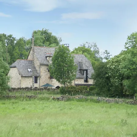 Vakantiehuis In Near Chateau Colombier *